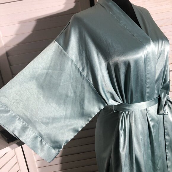 Victoria’s Secret Slip Robe Short Sleeves Side Pockets Belted Satin Aqua sz S/M - Picture 5 of 11